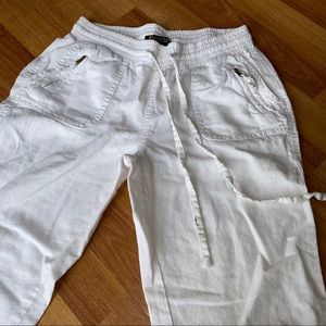 WHITE CROPPED PANTS